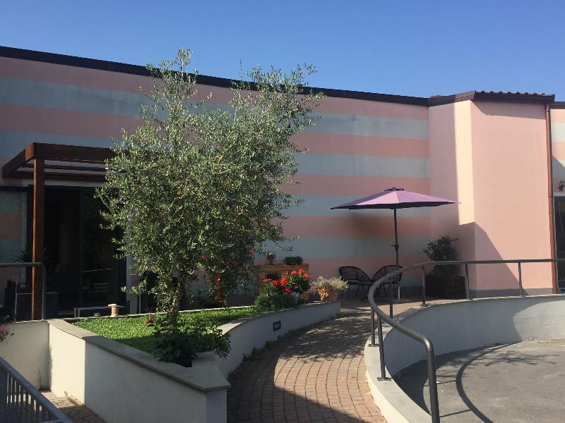 Al Borgo Aparthotel Sarzana Exteriör bild