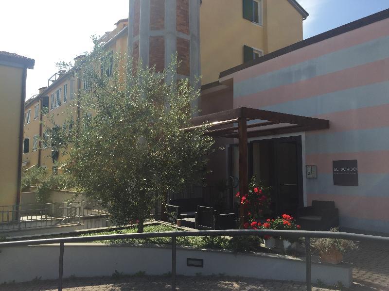 Al Borgo Aparthotel Sarzana Exteriör bild