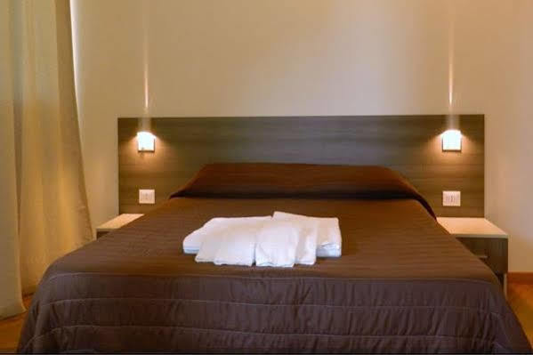 Al Borgo Aparthotel Sarzana Exteriör bild