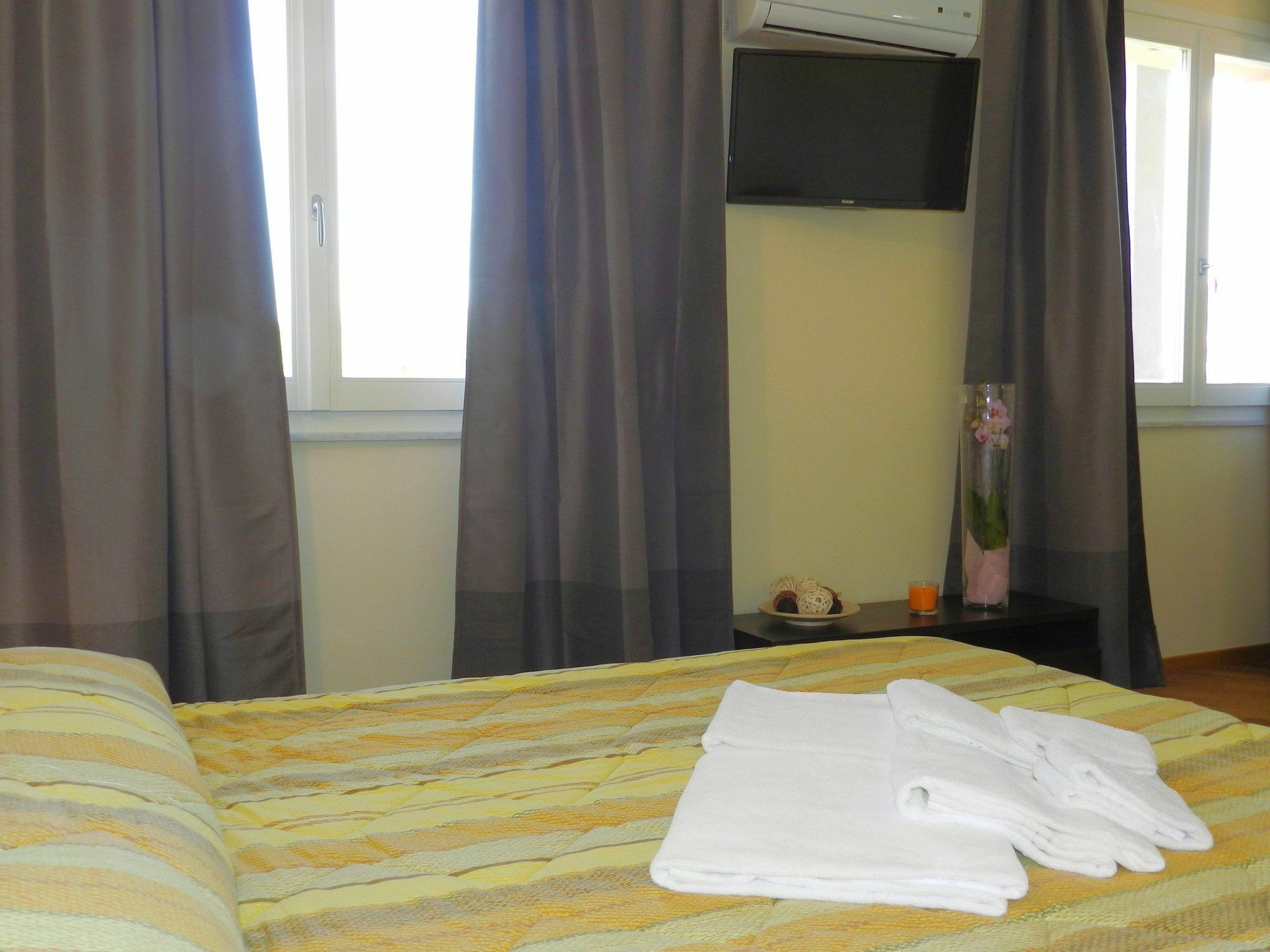 Al Borgo Aparthotel Sarzana Exteriör bild